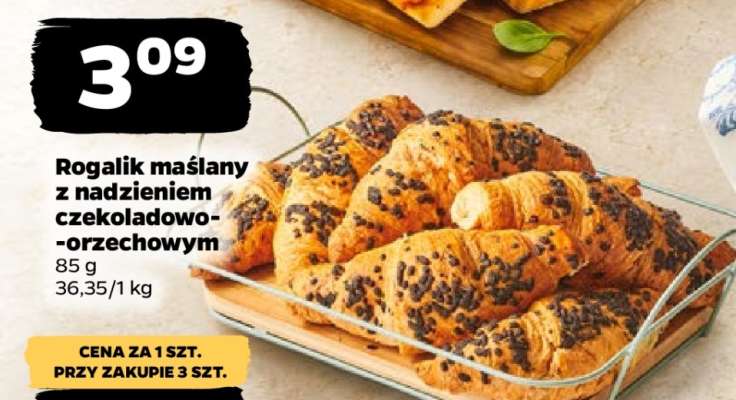Rogalik maślany z nadzieniem czekoladowo- -orzechowym