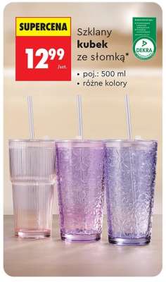 Szklany kubek ze słomką